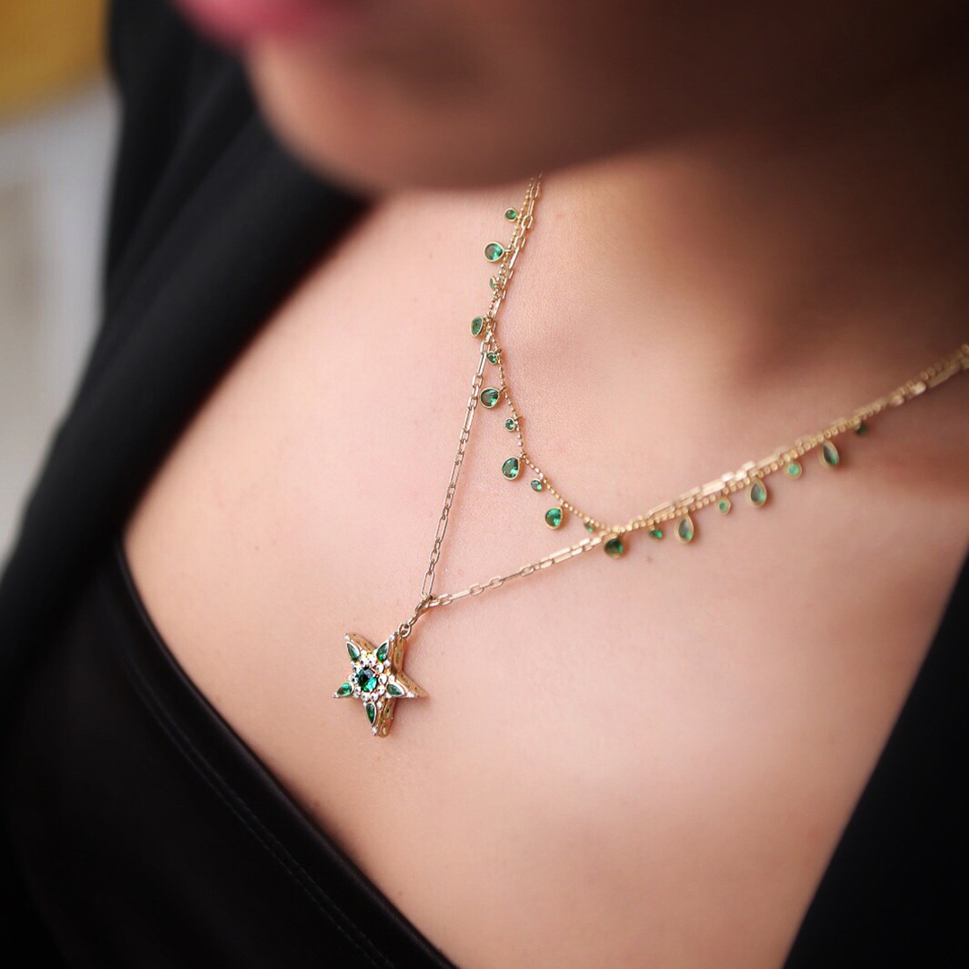 Çift Taraflı Yeşil Yıldız Kolye